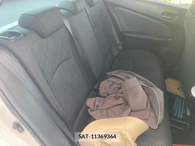 Toyota PRIUS 2015-12 7216493-14