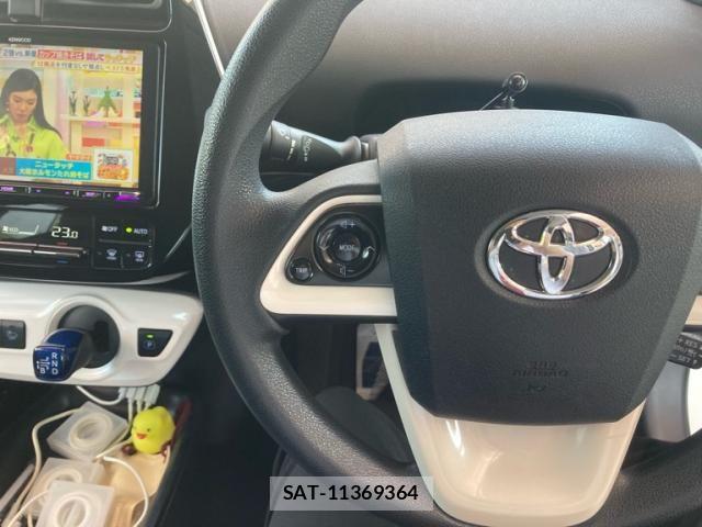 Toyota PRIUS 2015-12 7216493-19