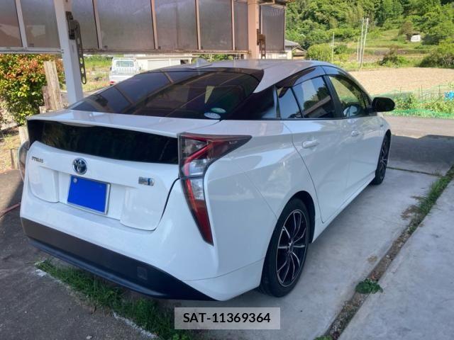 Toyota PRIUS 2015-12 7216493-3