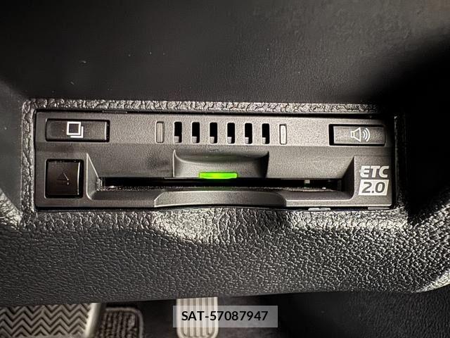 Toyota PRIUS 2021-10 7218832-24