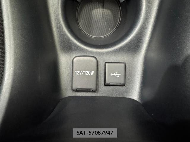 Toyota PRIUS 2021-10 7218832-26