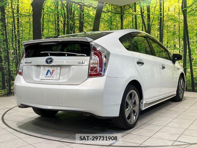 Toyota PRIUS 2013-10 7223668-16
