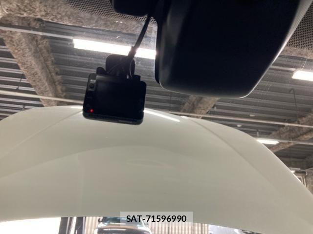 Toyota PRIUS 2016-08 7223704-24
