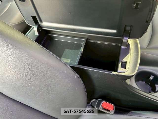 Toyota PRIUS 2021-05 7223784-15