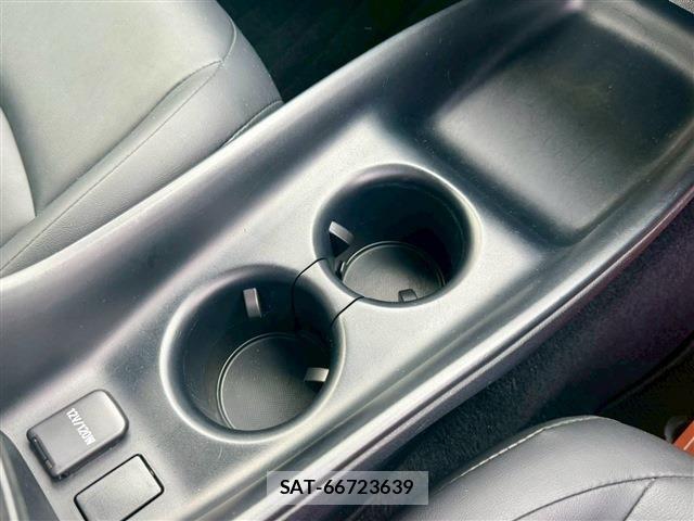 Toyota PRIUS 2016-03 7223696-24