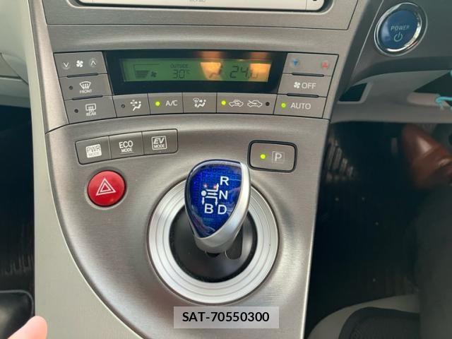 Toyota PRIUS 2014-03 7223675-15
