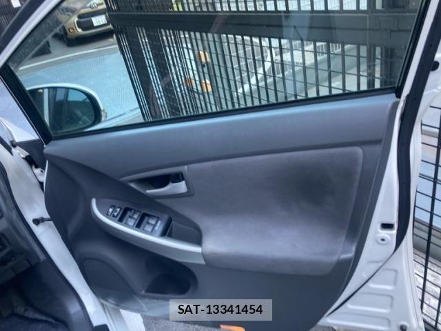 Toyota PRIUS 2010-03 7217901-12