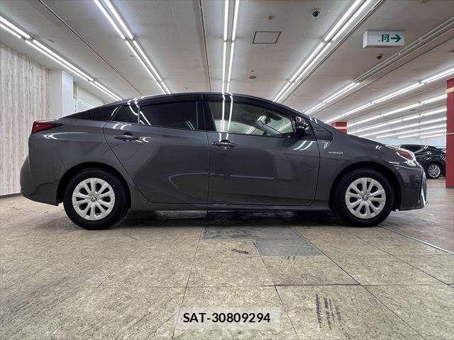 Toyota PRIUS 2019-03 7223762-17
