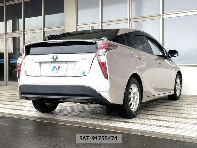 Toyota PRIUS 2016-07 7218349-16