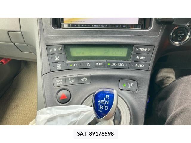 Toyota PRIUS 2011-06 7223633-10