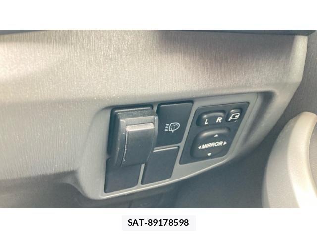Toyota PRIUS 2011-06 7223633-11