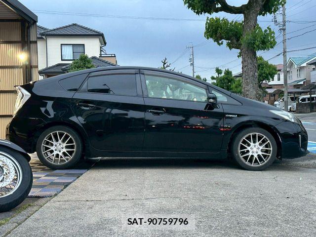 Toyota PRIUS 2013-03 7216339-11