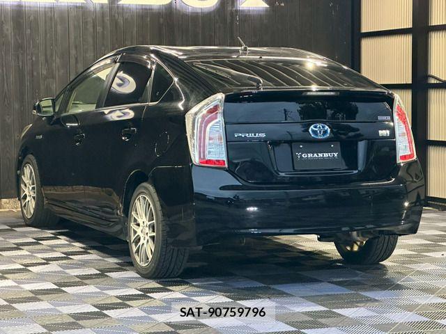 Toyota PRIUS 2013-03 7216339-13