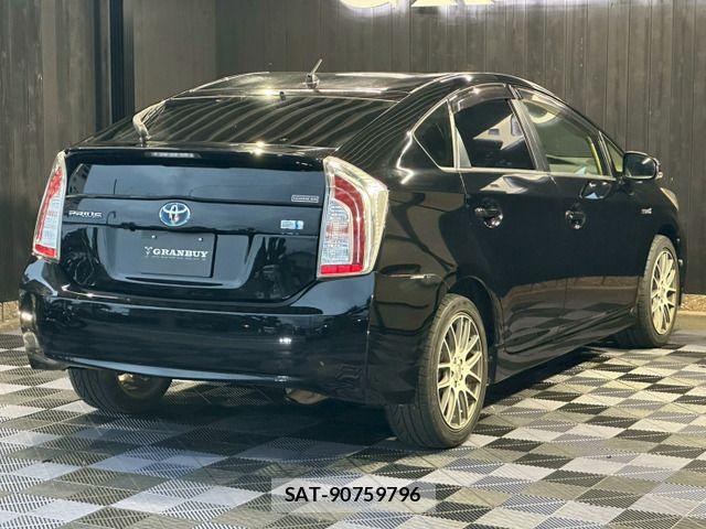 Toyota PRIUS 2013-03 7216339-14