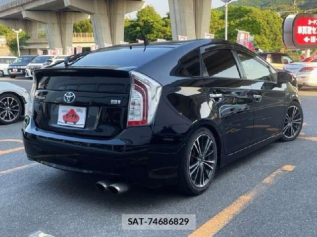 Toyota PRIUS 2014-10 7223678-2