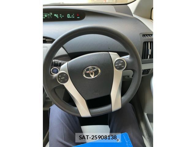 Toyota PRIUS 2012-07 7223645-15