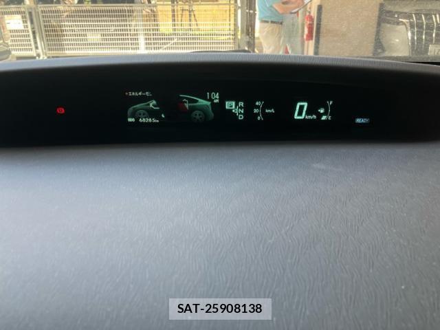 Toyota PRIUS 2012-07 7223645-17
