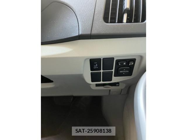 Toyota PRIUS 2012-07 7223645-18