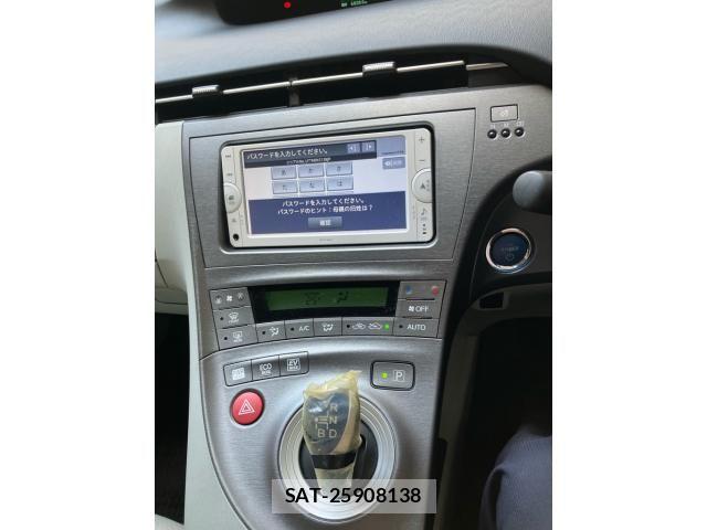 Toyota PRIUS 2012-07 7223645-19