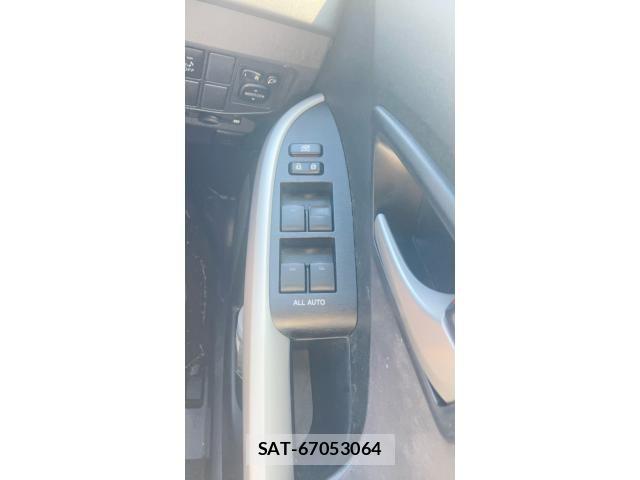 Toyota PRIUS 2012-10 7223654-12