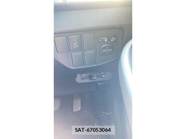 Toyota PRIUS 2012-10 7223654-13