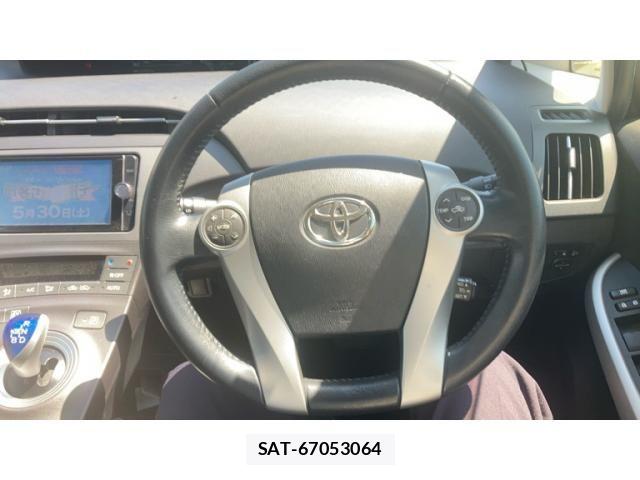 Toyota PRIUS 2012-10 7223654-14