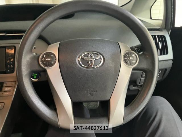 Toyota PRIUS 2012-02 7223641-16