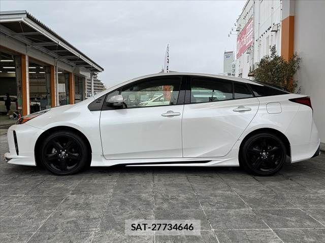Toyota PRIUS 2021-06 7223788-10