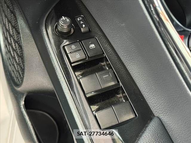 Toyota PRIUS 2021-06 7223788-28