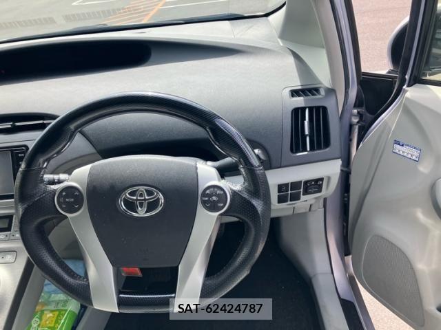 Toyota PRIUS 2012-03 7218179-11