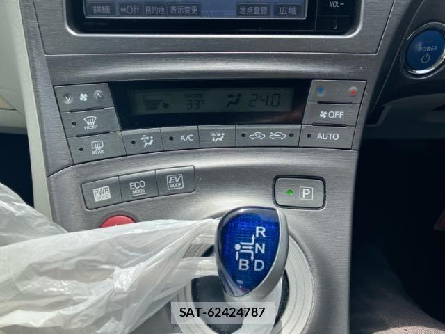 Toyota PRIUS 2012-03 7218179-15