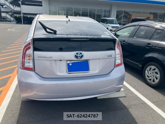 Toyota PRIUS 2012-03 7218179-2