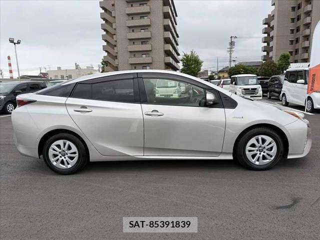 Toyota PRIUS 2017-11 7223733-10