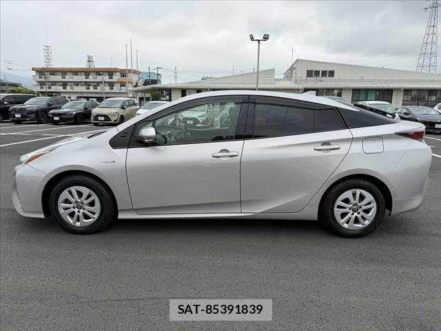 Toyota PRIUS 2017-11 7223733-11