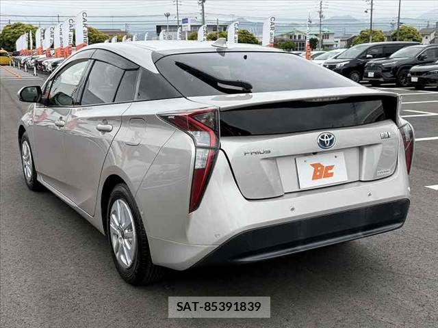 Toyota PRIUS 2017-11 7223733-12