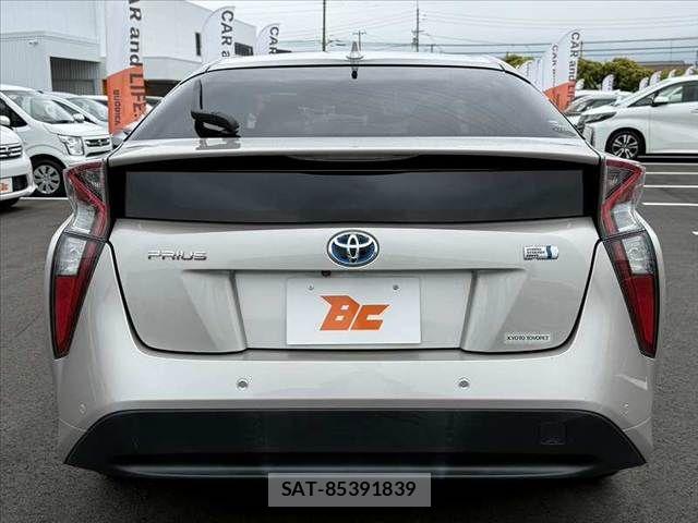 Toyota PRIUS 2017-11 7223733-13