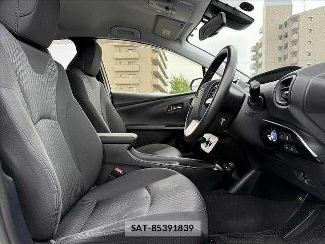 Toyota PRIUS 2017-11 7223733-15