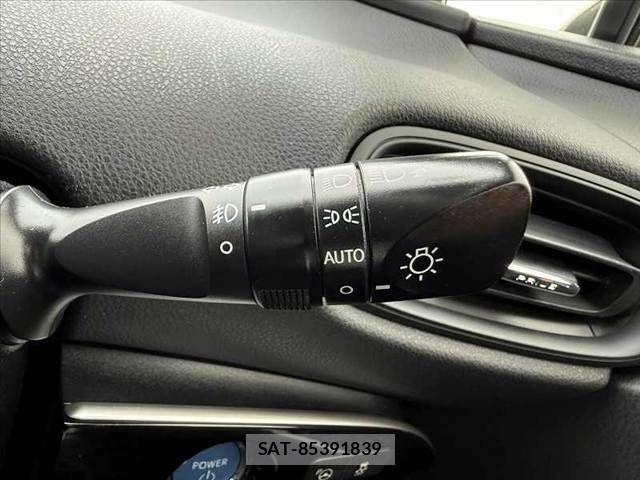 Toyota PRIUS 2017-11 7223733-24