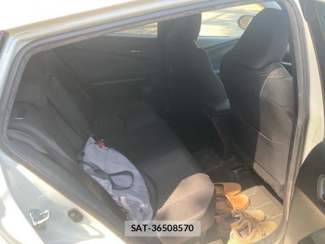 Toyota PRIUS 2015-12 7216492-11