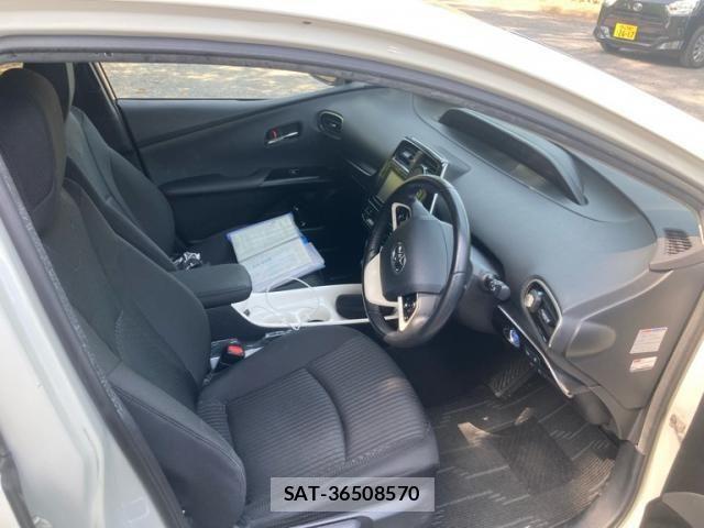 Toyota PRIUS 2015-12 7216492-12