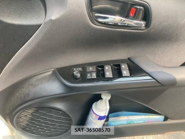 Toyota PRIUS 2015-12 7216492-13