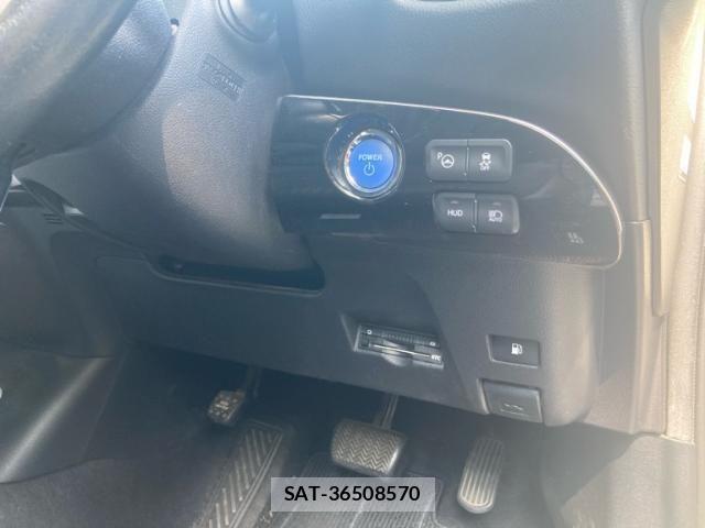 Toyota PRIUS 2015-12 7216492-16