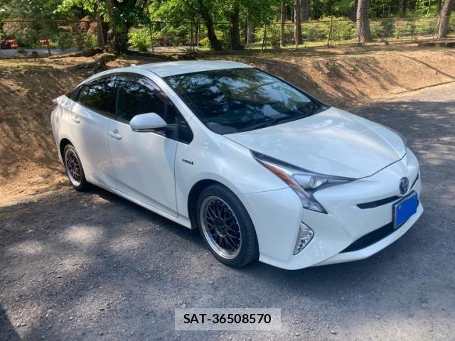 Toyota PRIUS 2015-12 7216492-1