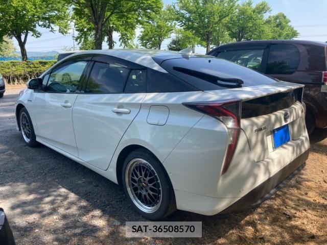 Toyota PRIUS 2015-12 7216492-2