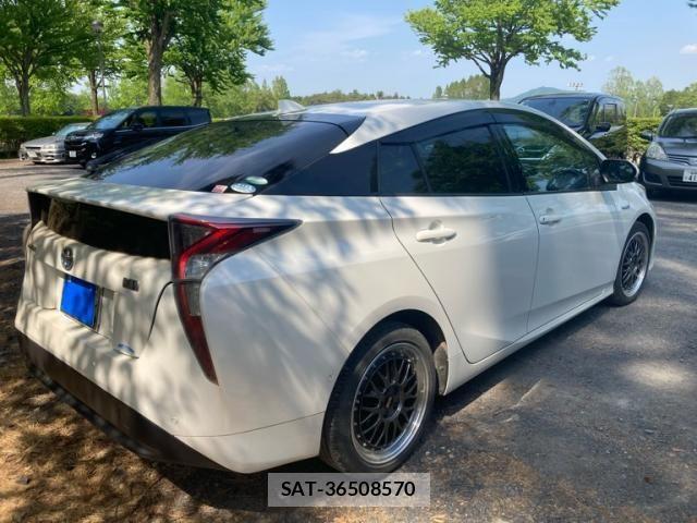 Toyota PRIUS 2015-12 7216492-3