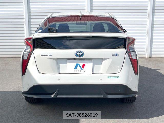 Toyota PRIUS 2018-02 7223736-15