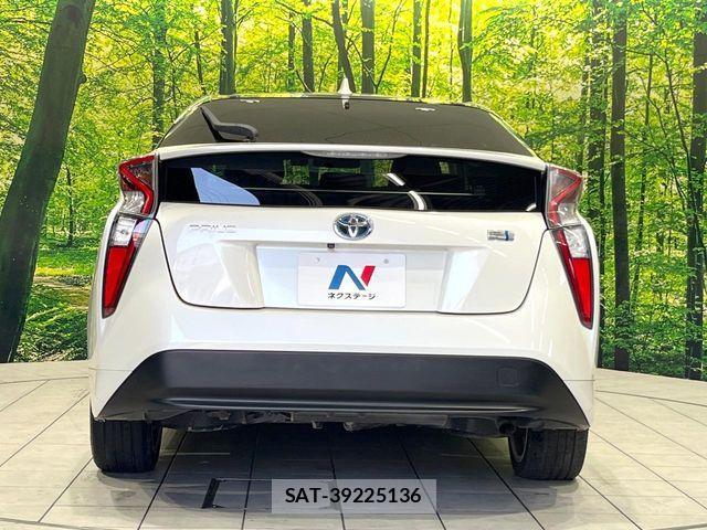 Toyota PRIUS 2017-08 7223719-14