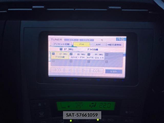 Toyota PRIUS 2013-07 7223664-18