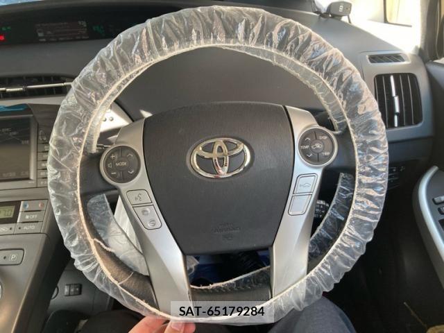 Toyota PRIUS 2012-02 7223644-17