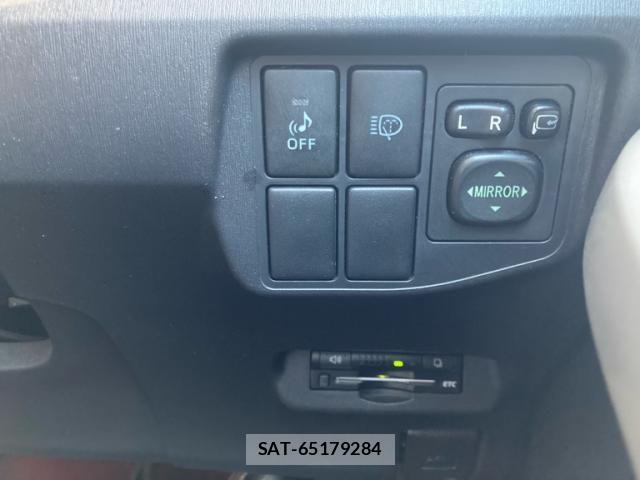 Toyota PRIUS 2012-02 7223644-24